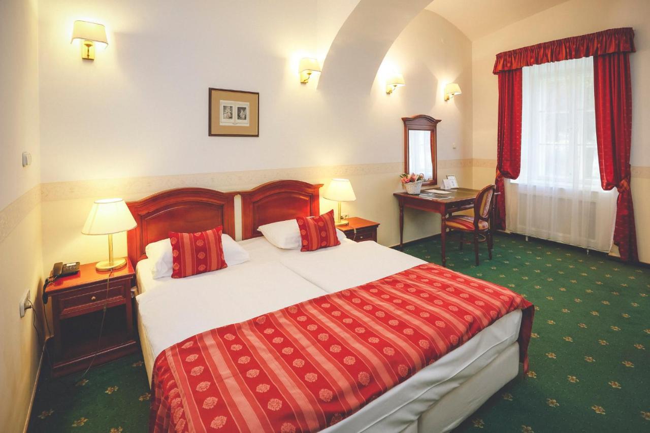 Röjtökmuzsaj Szidonia Castle酒店 外观 照片