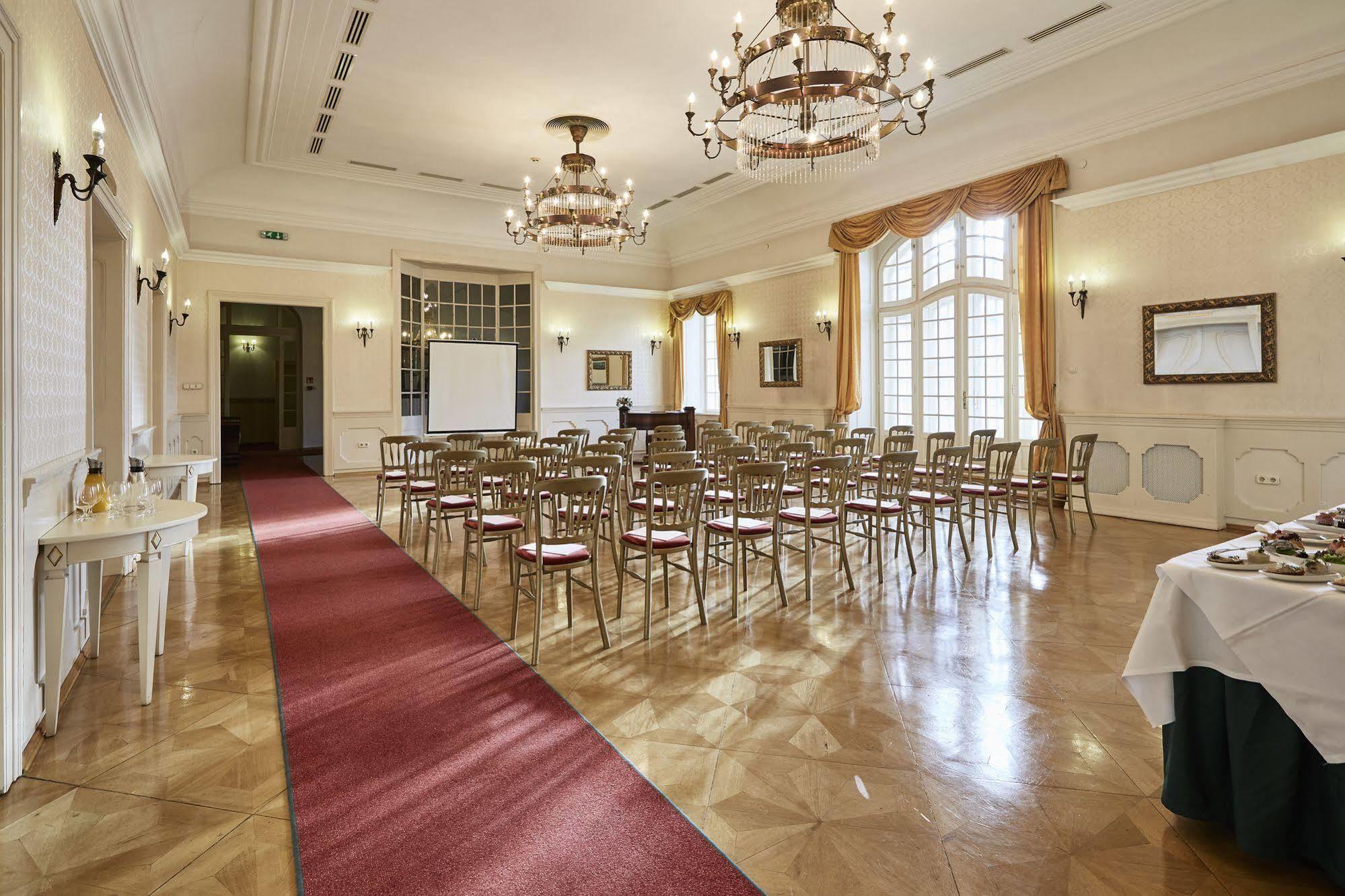 Röjtökmuzsaj Szidonia Castle酒店 外观 照片